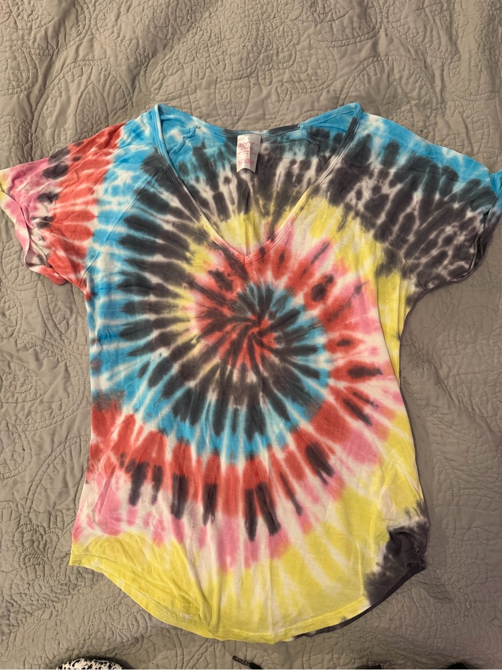 Tie-Dye V-Neck Women’s Tee - No Boundaries